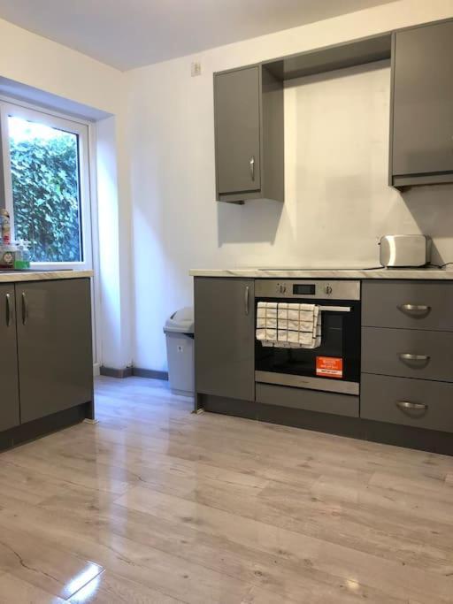Lovely 3 Bedroom Entire Home With Street Parking - Close To Nec, Bhx Airport - Sleeps 6 Guests Ideal For Contractors & Families バーミンガム エクステリア 写真