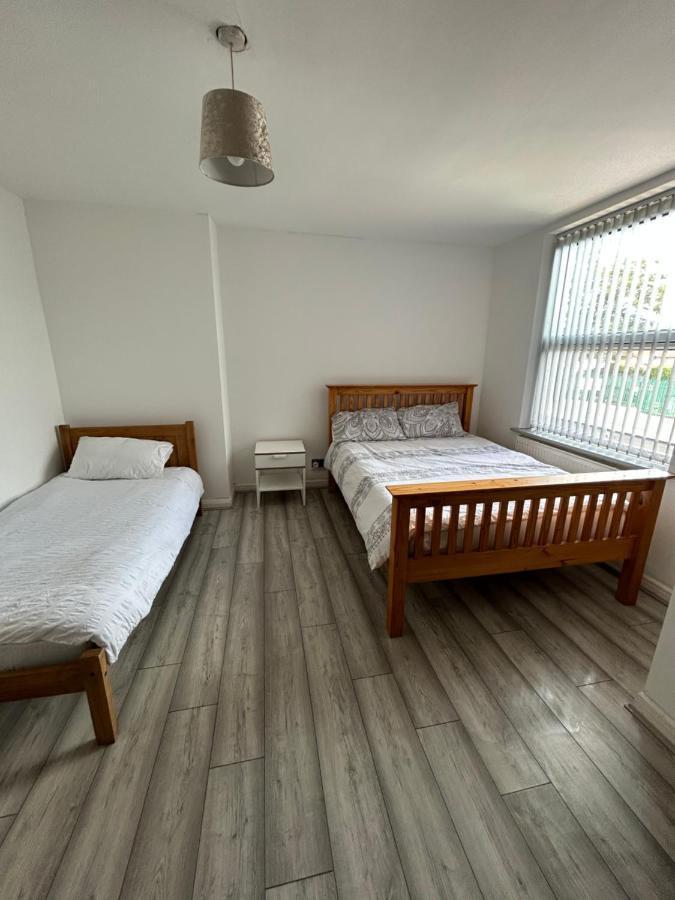 Lovely 3 Bedroom Entire Home With Street Parking - Close To Nec, Bhx Airport - Sleeps 6 Guests Ideal For Contractors & Families バーミンガム エクステリア 写真